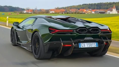 Comparativa: McLaren Artura – Innovación y Potencia Híbrida